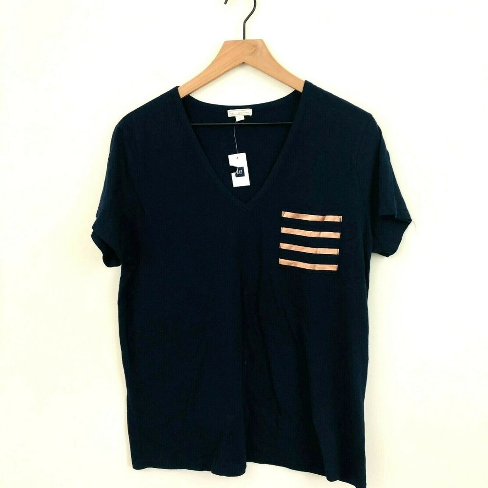 NWT! Gap V-Neck Navy Blue Pocket Tee Large